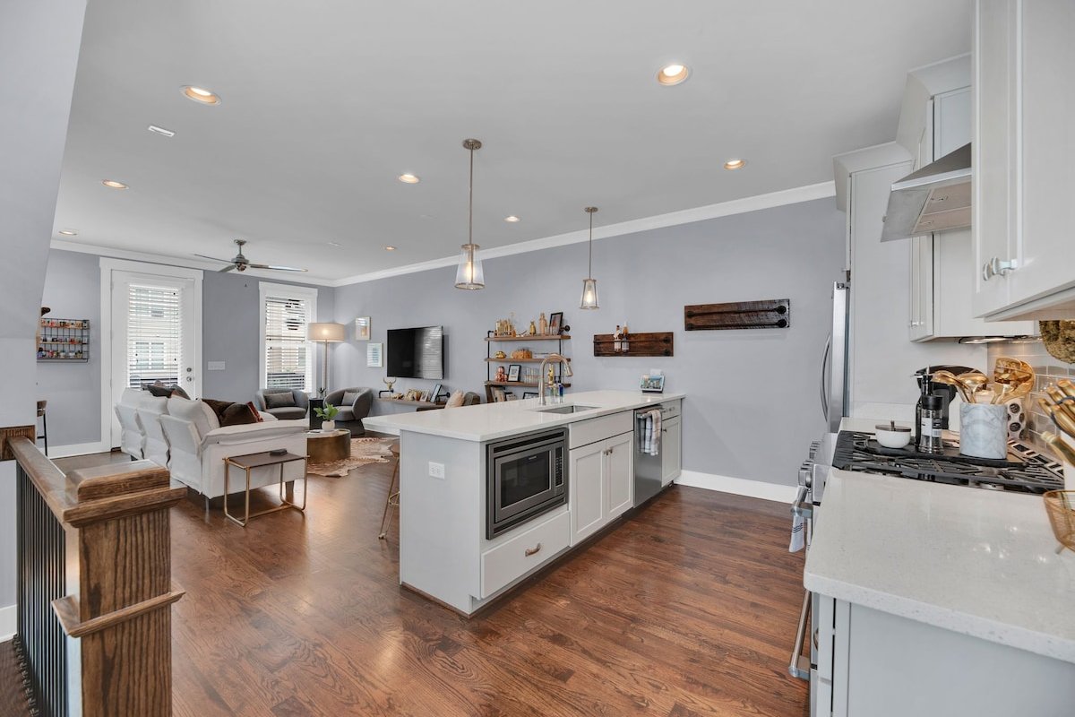 3Bed/3Bath mins from Downtown or 12 South! gallery image 4