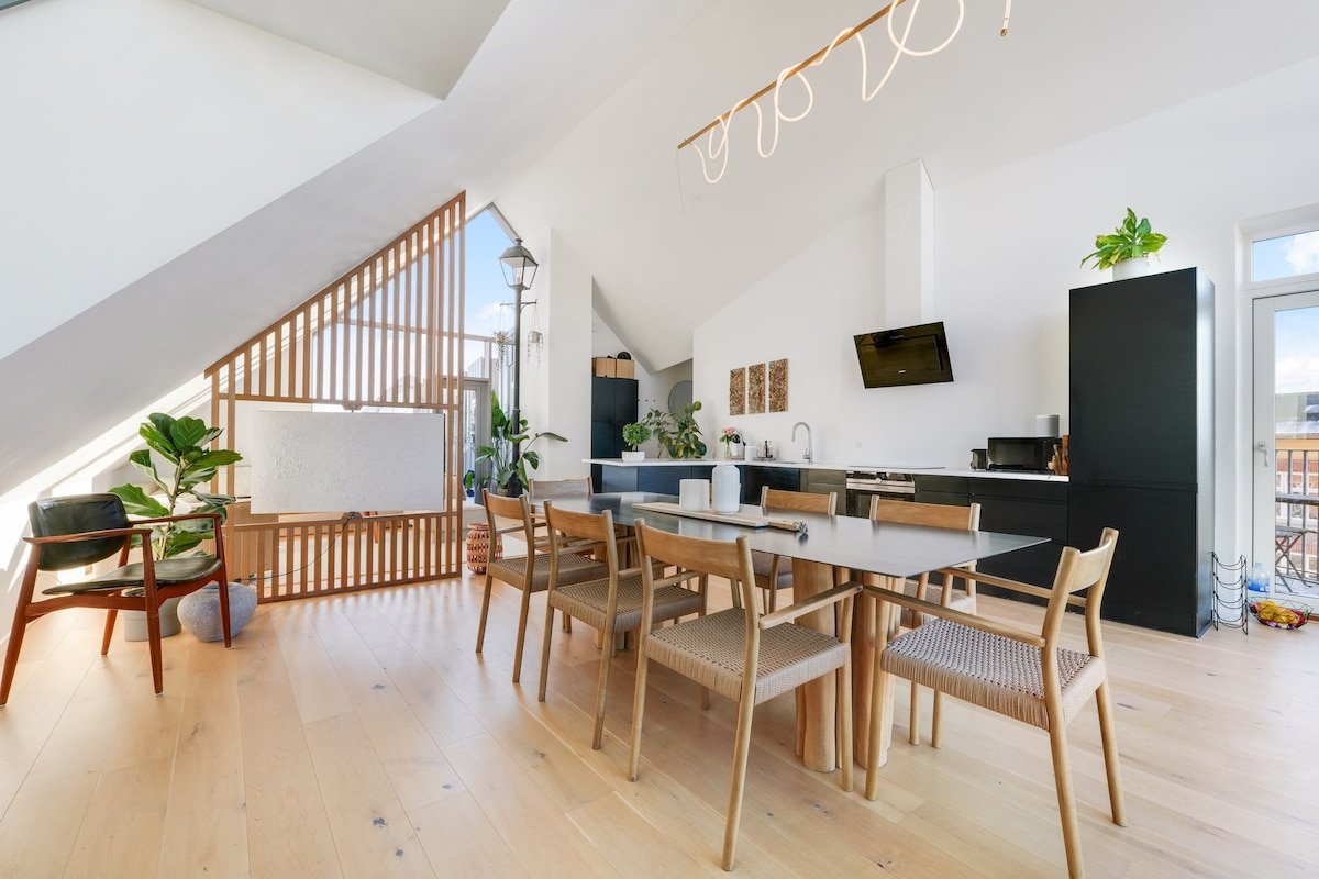 Penthouse with stunning view gallery image 2