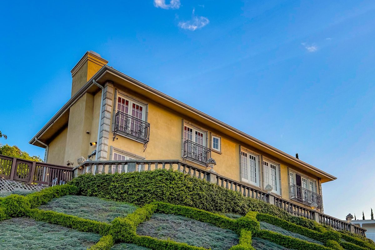 Vista Villa – Poolside Elegance with Views gallery image 2