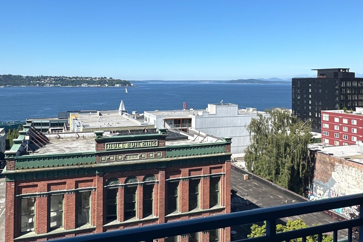 Belltown Court Penthouse gallery image 4