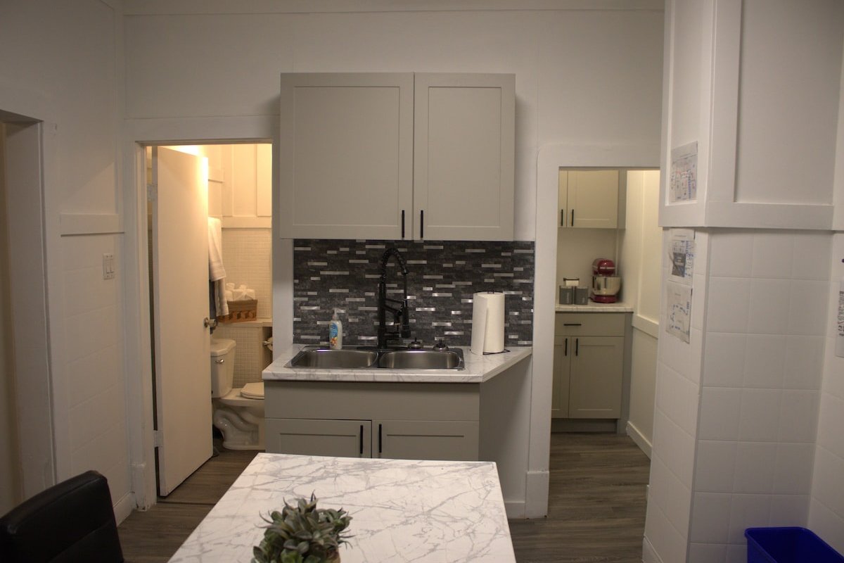 Get Together Family House | 5 Bedroom | 2Bathroom. gallery image 2