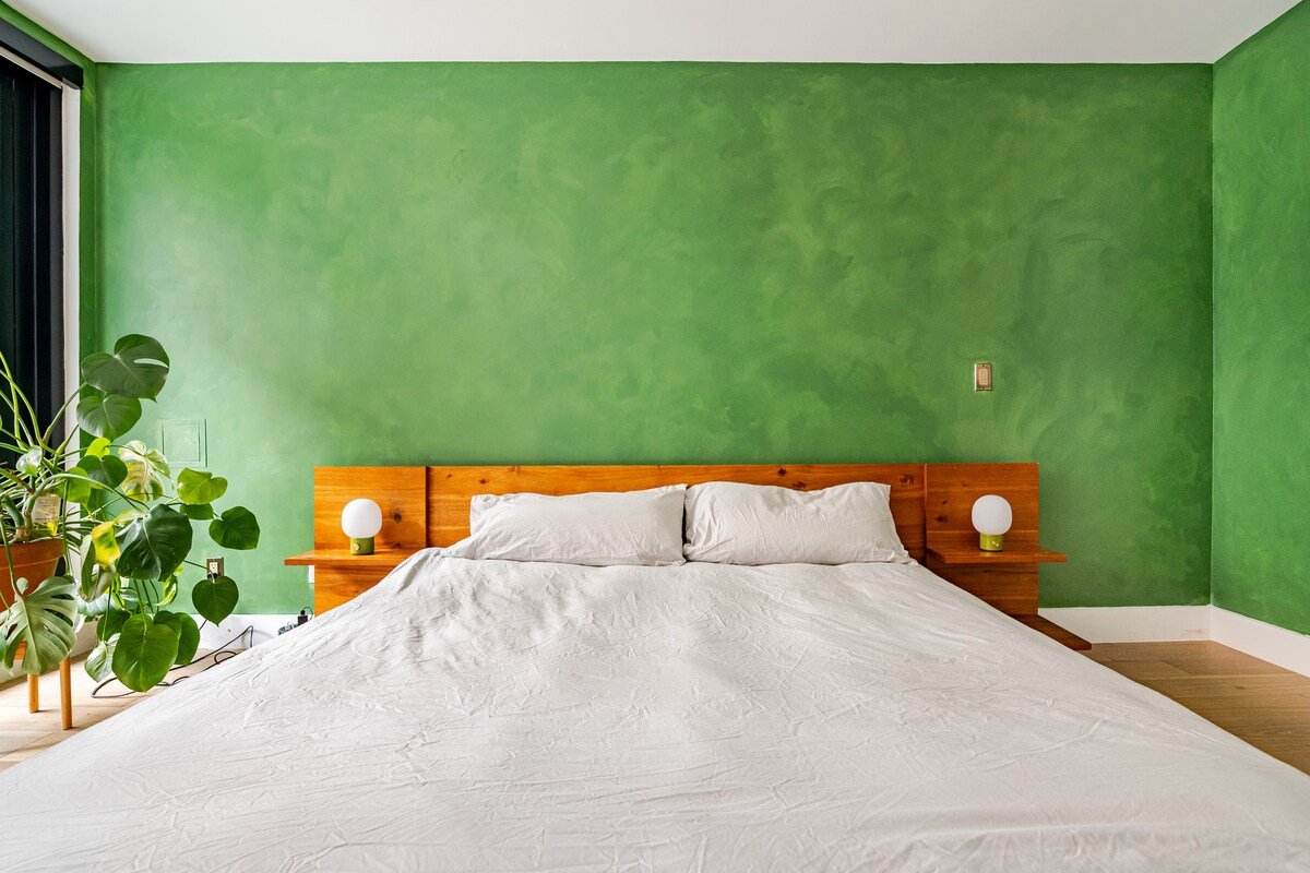 Huge Garden Oasis on the Best Block in Greenpoint gallery image 4