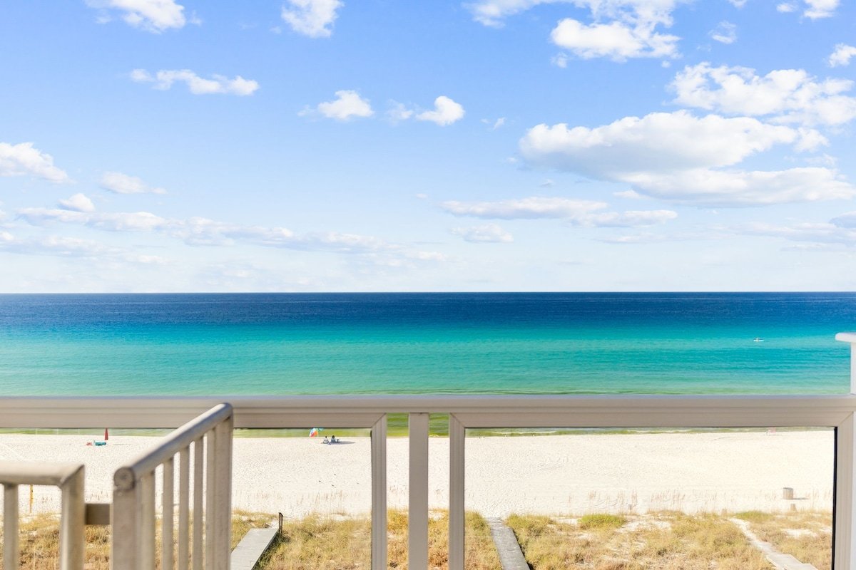 Luxe group-friendly beachfront escape w/pool & spa