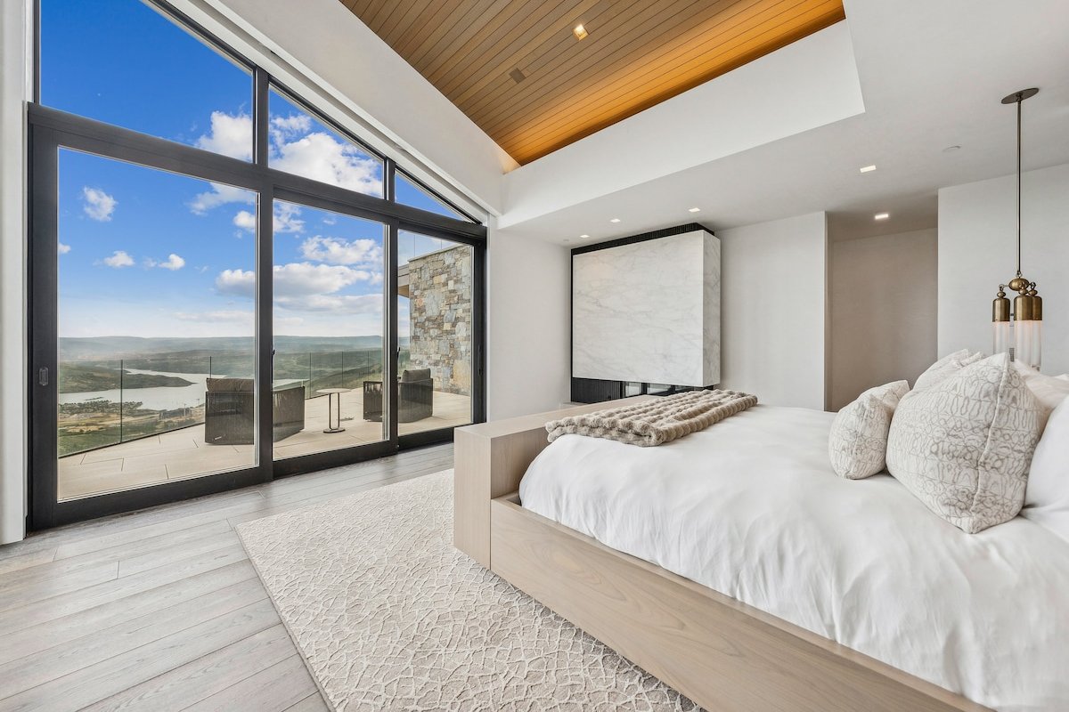 Mountainhead: Rare Ski, Pool, Bowling, Basketball gallery image 4