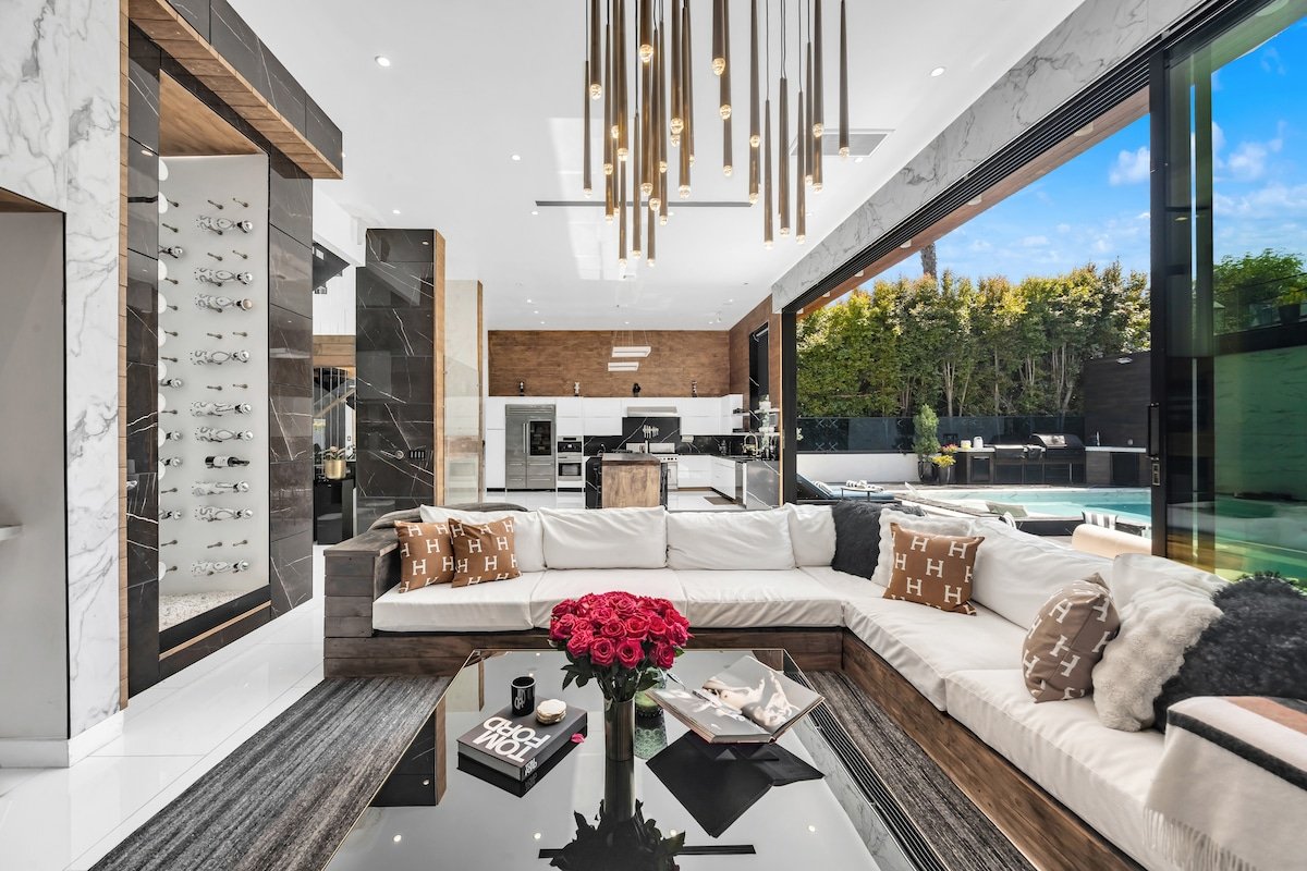 Exclusive Hollywood Hills Villa W Tennis Court gallery image 5