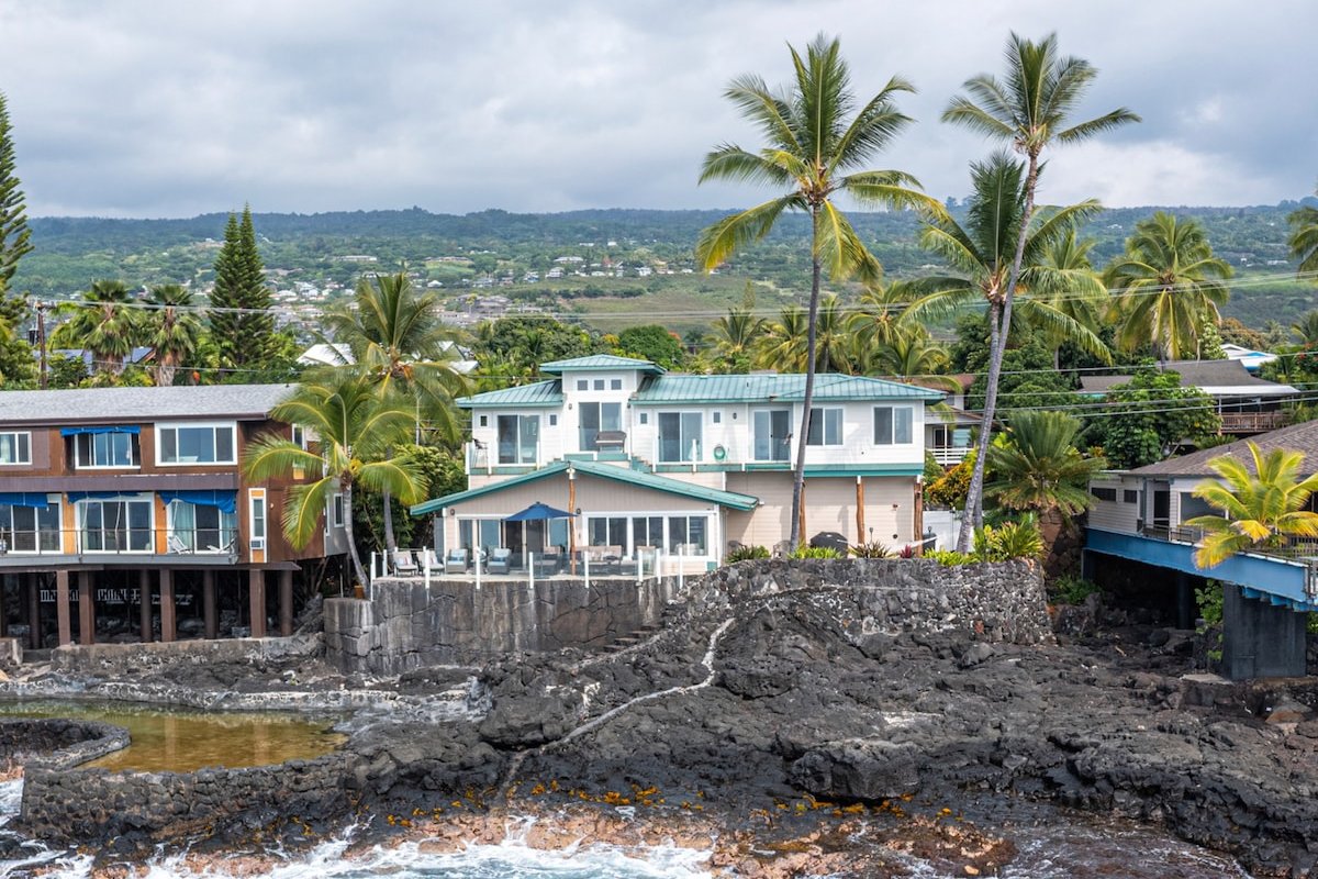 Amazing Oceanfront 4 Bedroom Home on Alii Drive! gallery image 3