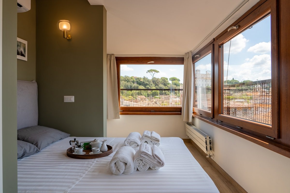 [Sky Domus] Historic Center Penthouse With Jacuzzi gallery image 4