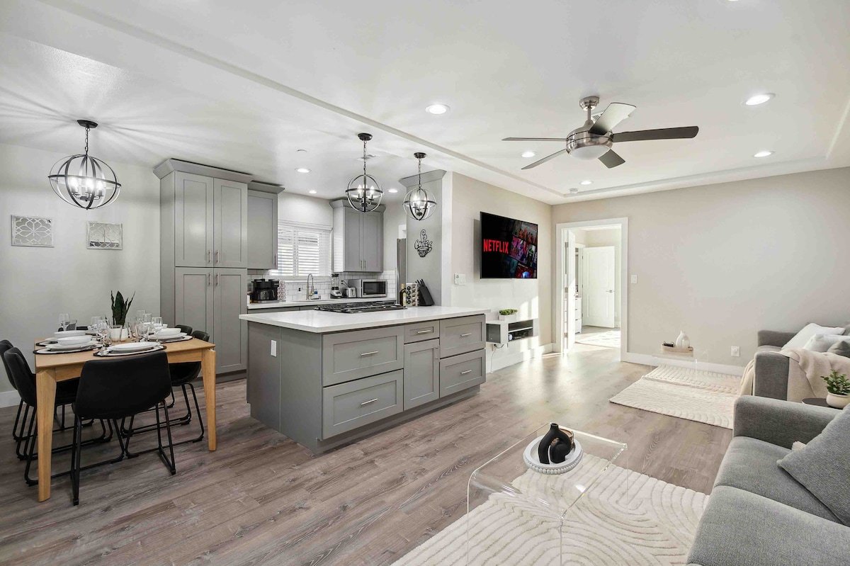 Poolhouse Near Universal Studios! gallery image 3