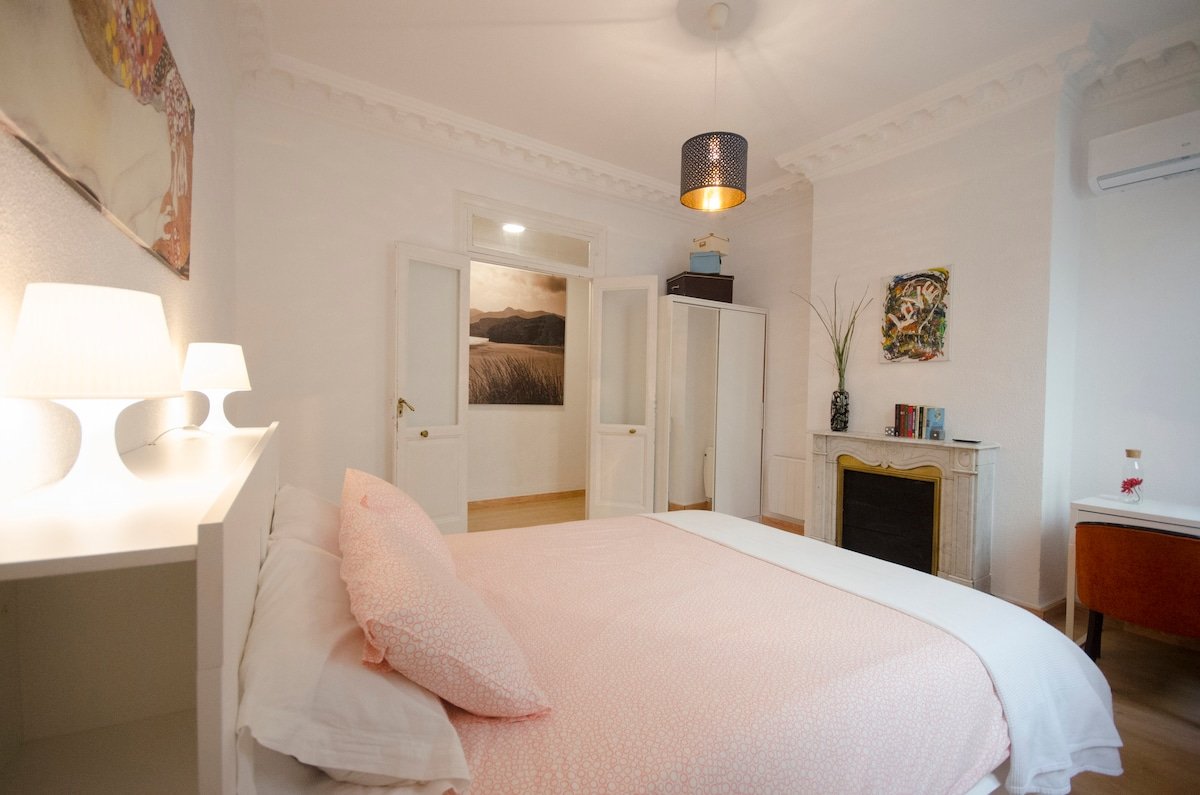 1-12.Las Cortes.Sol.Madrid Center.120m2 Bright.A.C gallery image 5