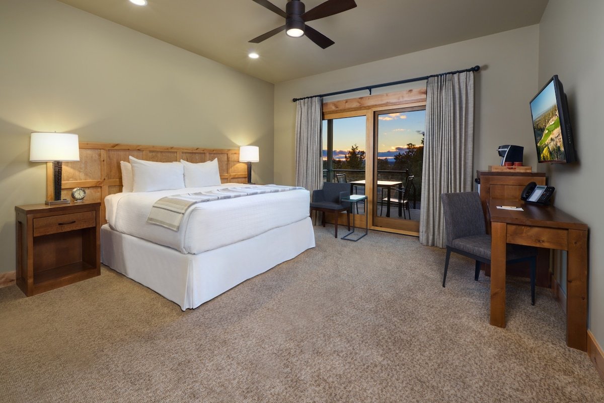 Modern 4BD/4.5B Cabin w Hot Tub at Brasada Ranch gallery image 3