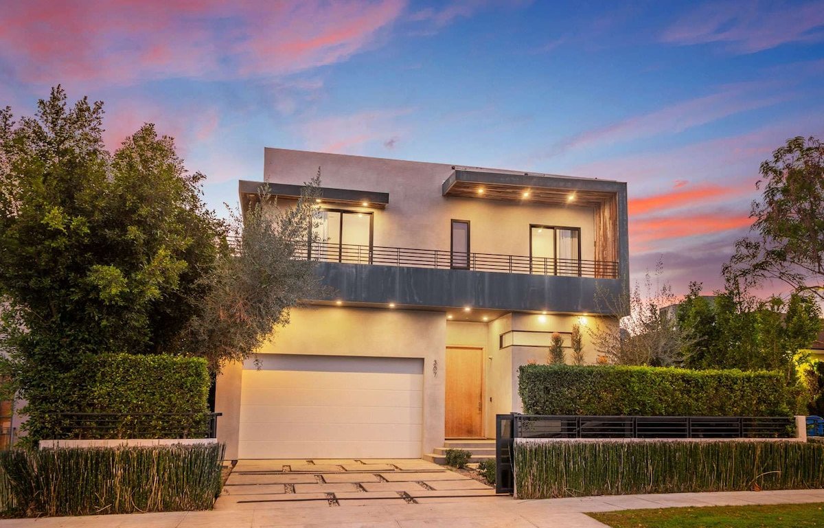 5 BR Villa in the Grove – Pool & Spa gallery image 4