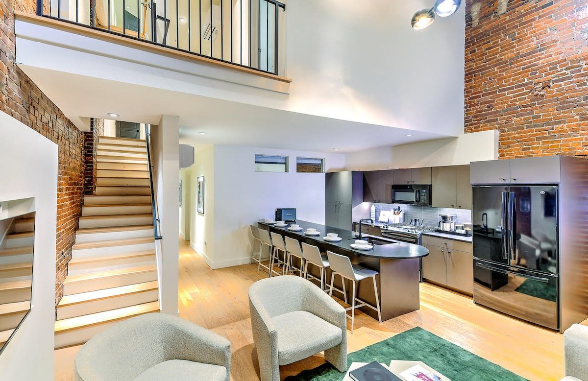 4BR DT Loft w/ Rooftop | Walk to Broadway! 10 Beds gallery image 5