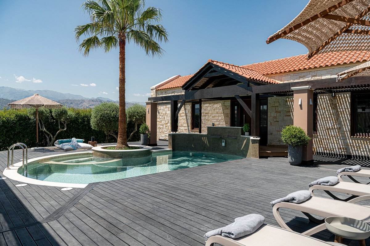 Hammam, private pool, garden, near Chania!