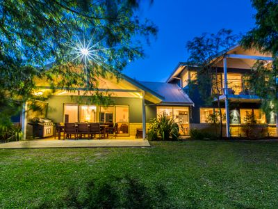 The Willows—A Lush Beachside Retreat for Families