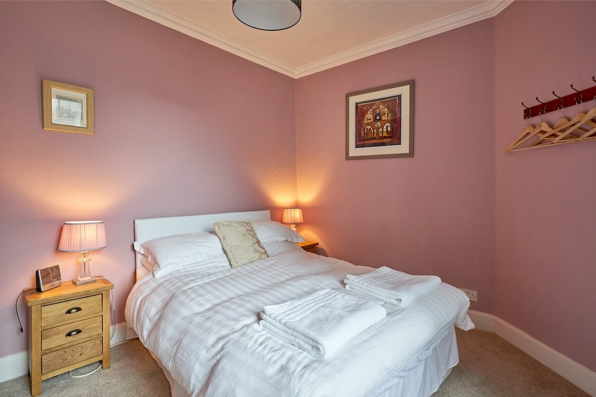 3 Bedroom Apartment – Historic Old Town gallery image 4