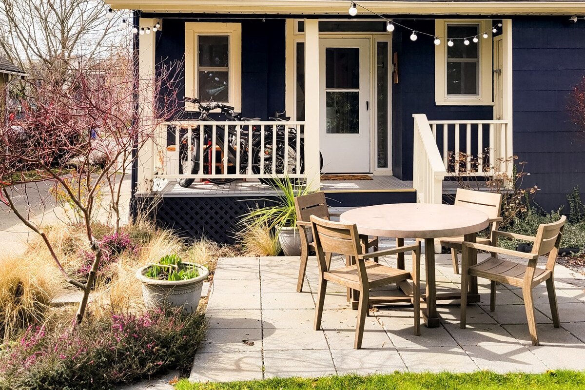 The Lilypad – 2br urban oasis gallery image 4