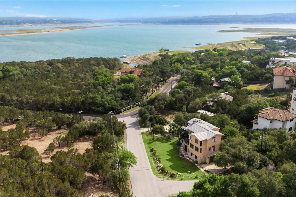Grand Lake Travis Views, 9 beds, 6 balconies