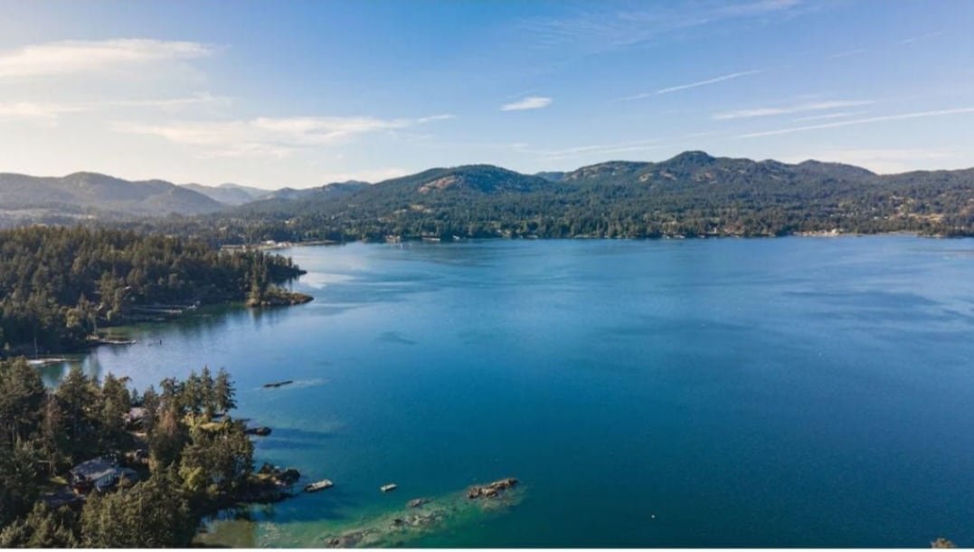 Waterfront Luxury Escape and Sauna gallery image 4