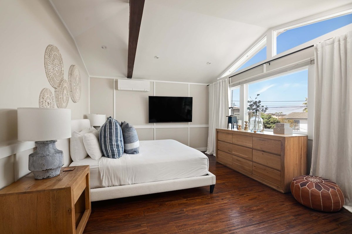 Nantucket-Style Home, Ocean Views + Rooftop Deck gallery image 5