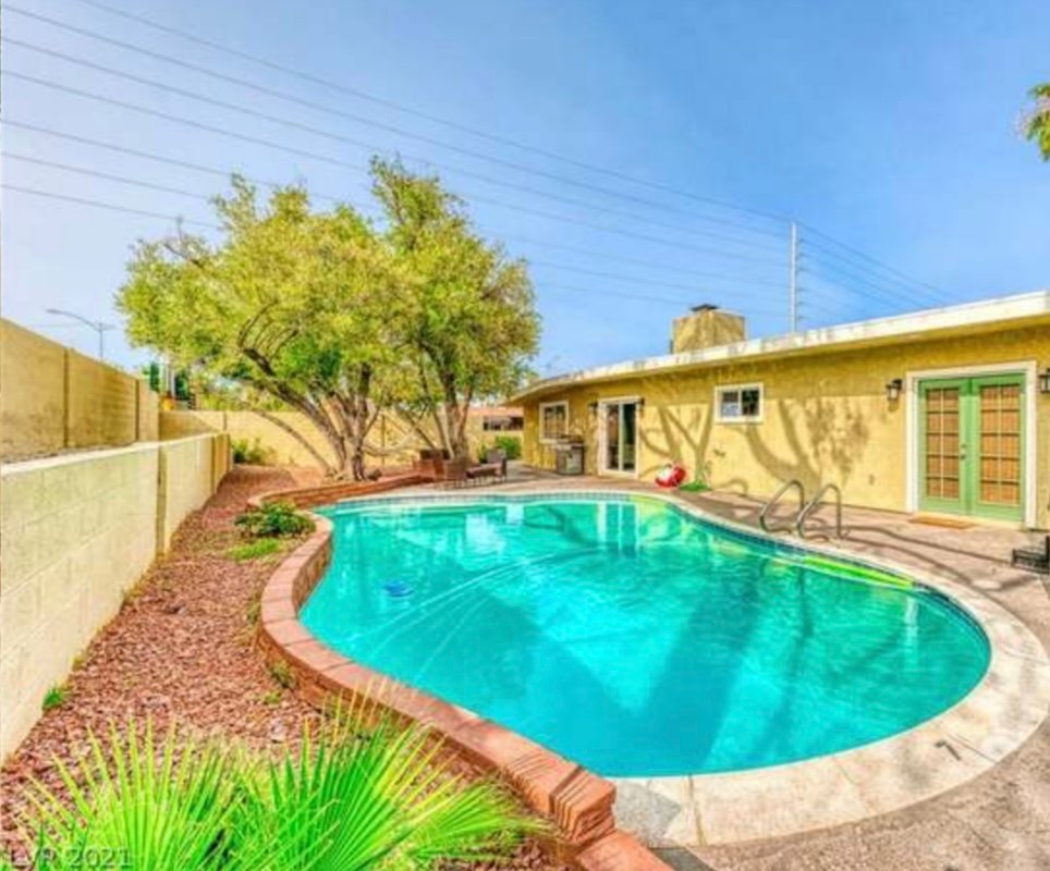 5br 3ba LV vacation home with pool- 3mi fr strip