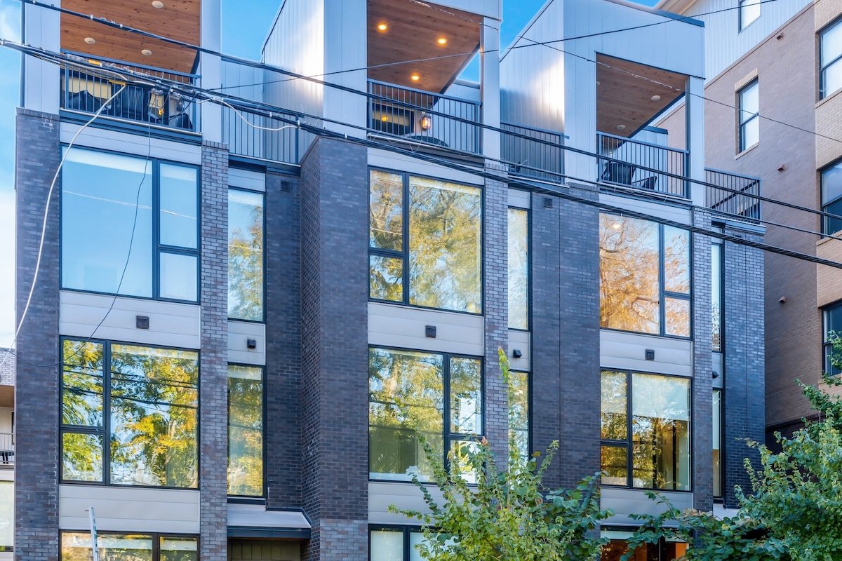 New Music Row Manor w/12 Beds! 7 Mins to Broadway gallery image 4