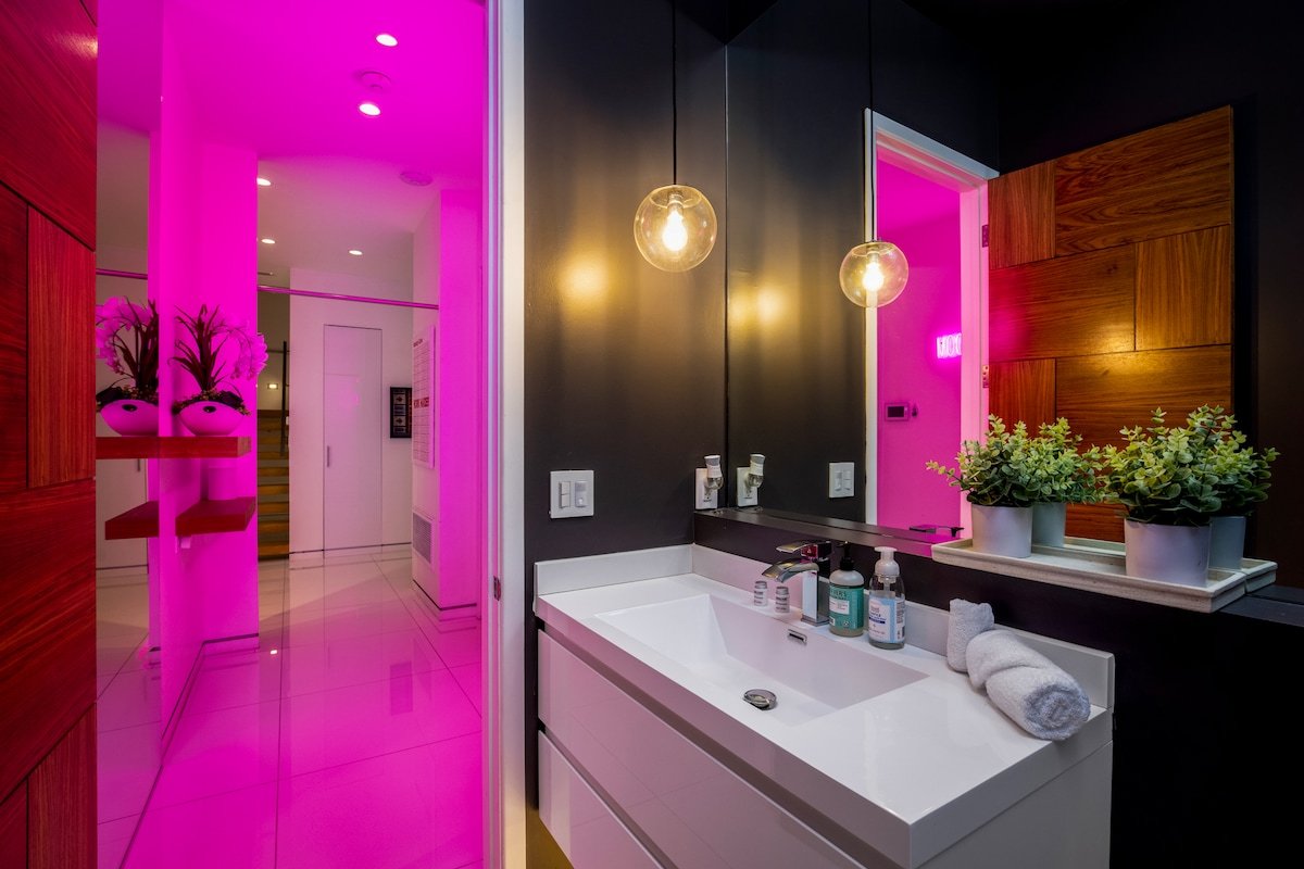 Modern Resort on Melrose in WeHo︱Pool & Spa + Gym gallery image 5