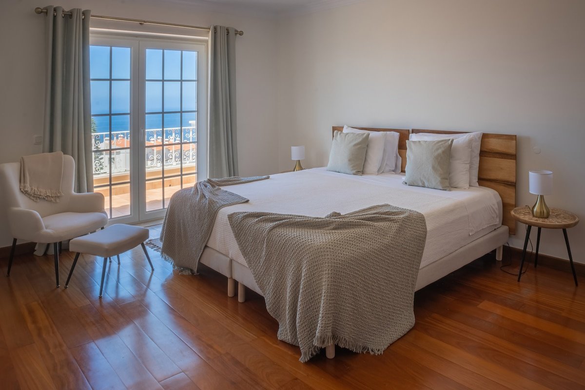 Vila Martinho by Hopstays | Pool and Sea View gallery image 4