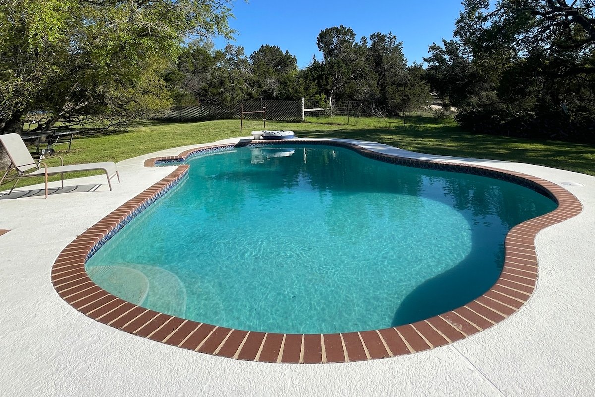 Austin Hill Country Vacation Home – Pool, Big Yard gallery image 2