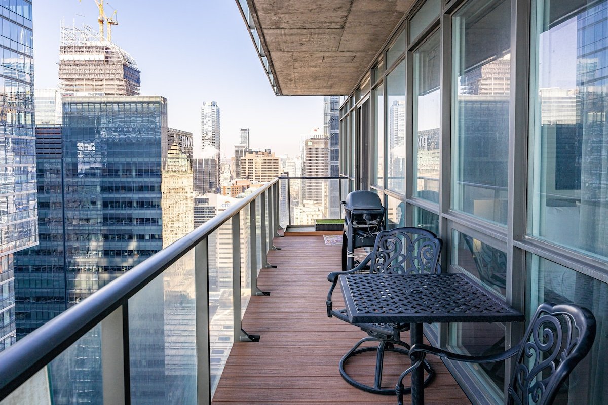 Pristine Modern 2BR Condo Private BBQ and Balcony gallery image 4