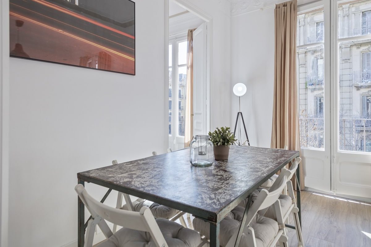 Impressive Modernist Apt. 6 pax in Eixample gallery image 5