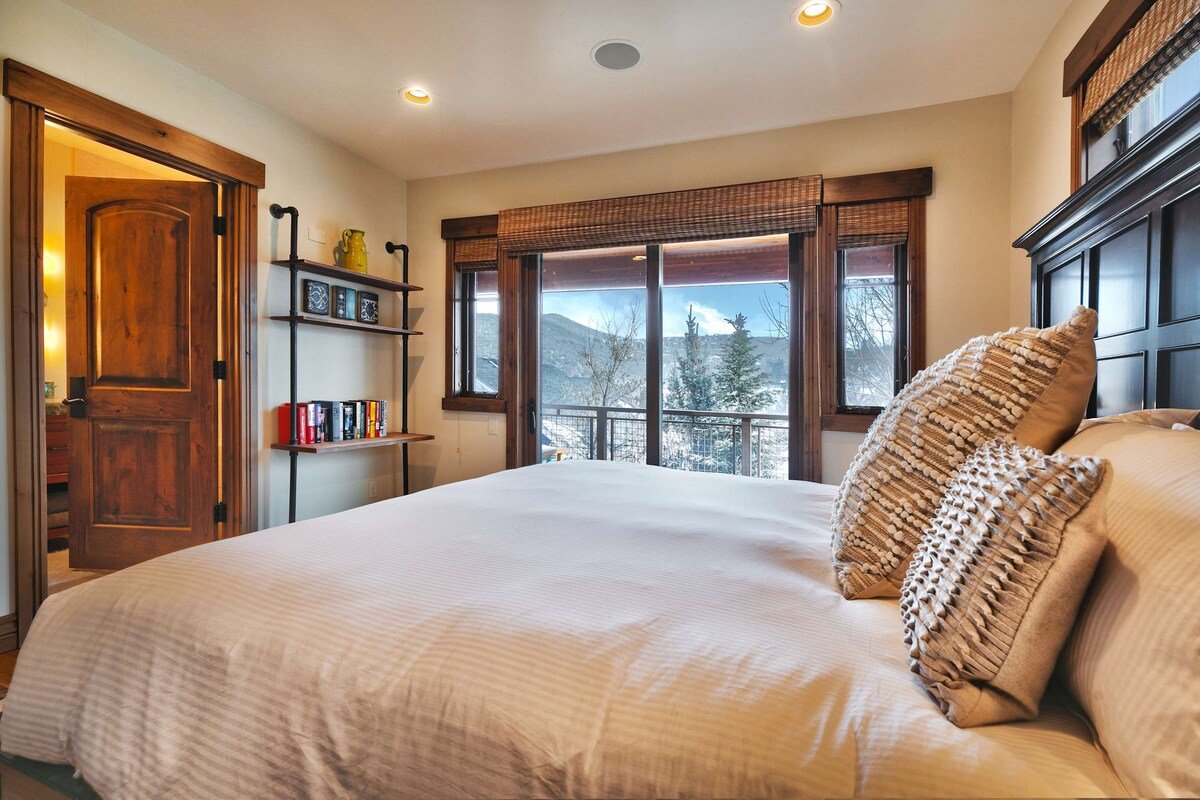 Old Town Escape | Ski Access + Theater + Hot Tub gallery image 5