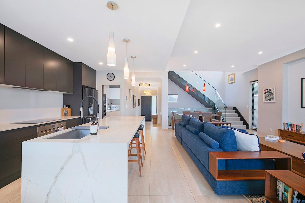 The Stuart: Tri-Level Luxury with Poolside Dining gallery image 2