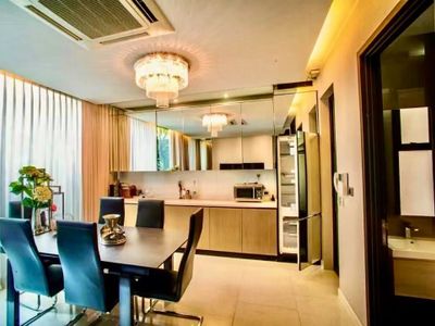 曼谷市中心高级别墅｜每个房间有独立卫浴｜900米到BTS｜免费停车｜24小时保安