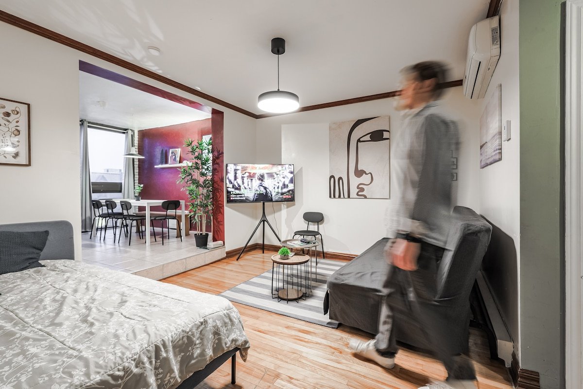 FREE Parking | HUGE Sleeps 17 gallery image 4