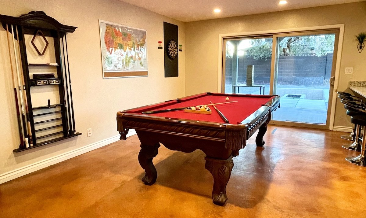 Ultimate Getaway! Pool, Basketball, FirePit & More gallery image 2