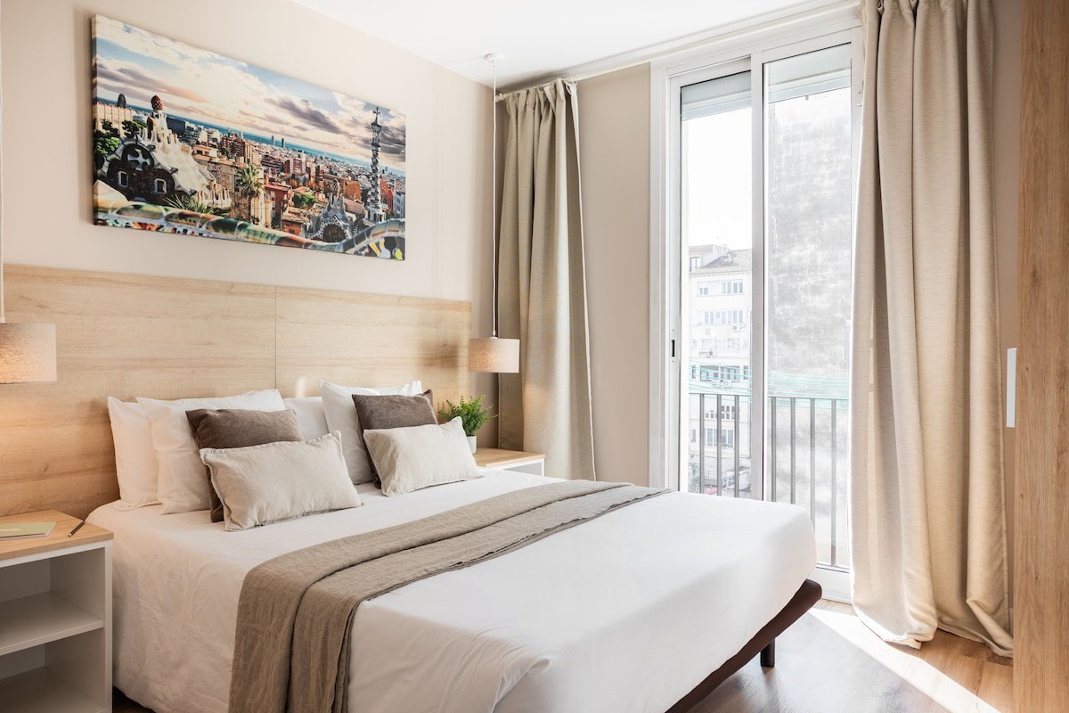 Centric Duplex w/ Private Terrace 3BD/AC/1Go WiFi gallery image 5