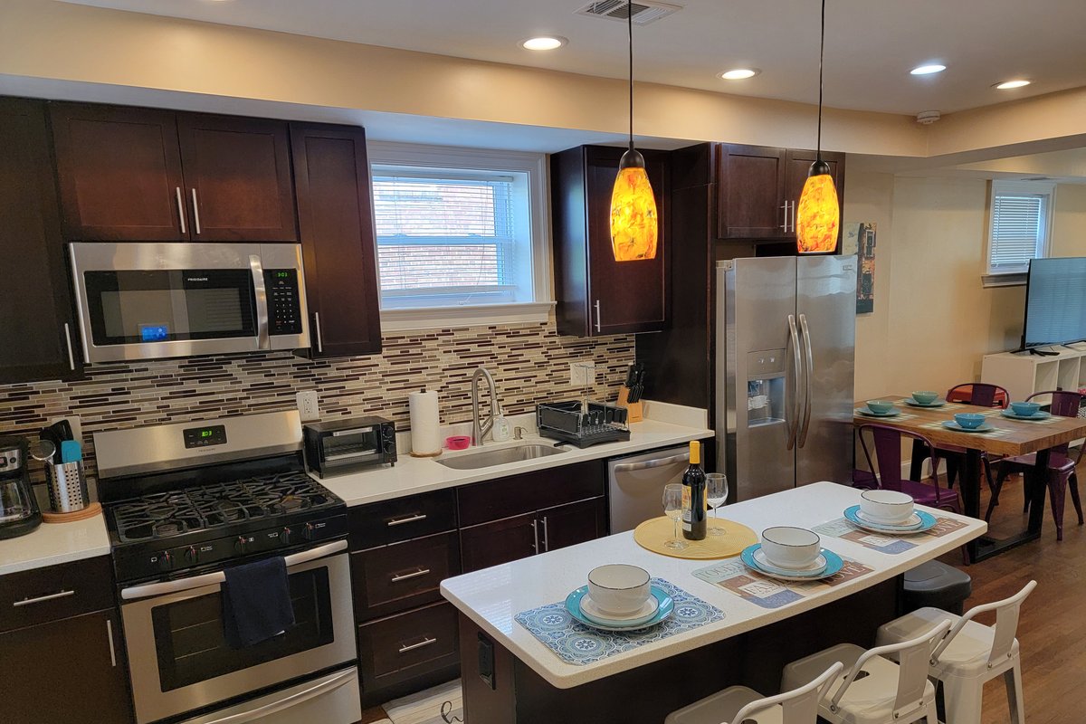 Luxurious, ideal for large groups + free parking