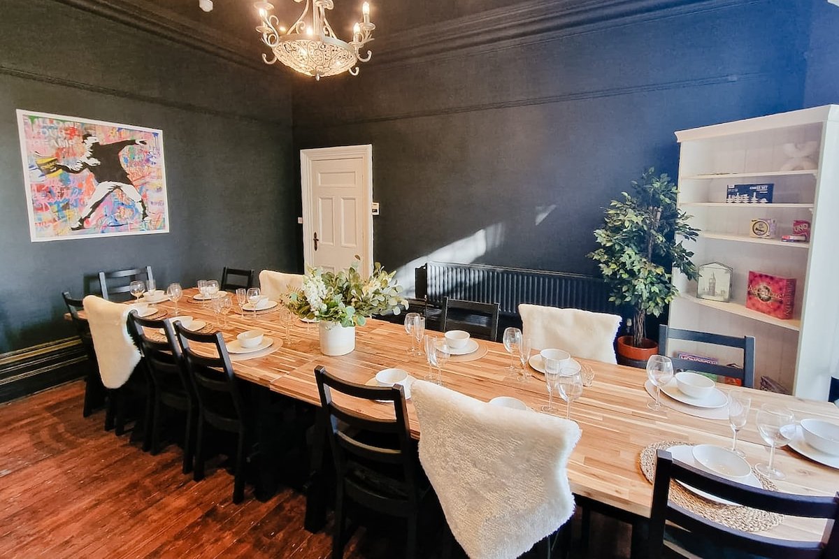 Sleeps 20 Ashton Mansion by City SuperHost gallery image 3