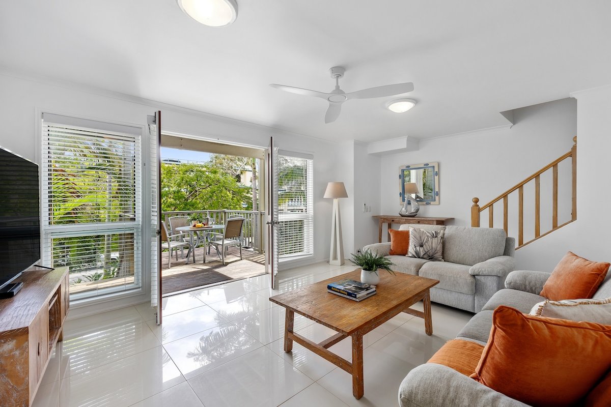 huge 3 level 4 bed family villa , river views gallery image 2