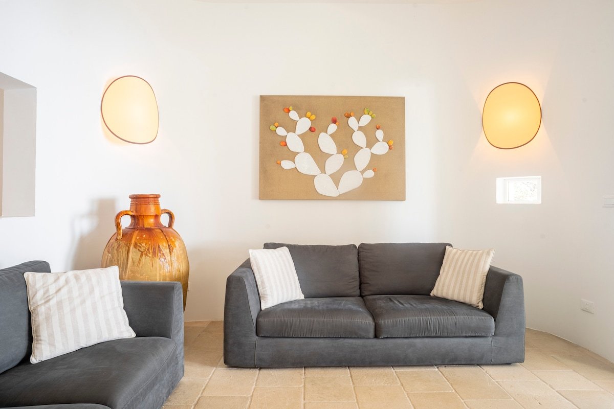 LiFunni, Stunning villa, Pool, Sea access, 14p gallery image 4