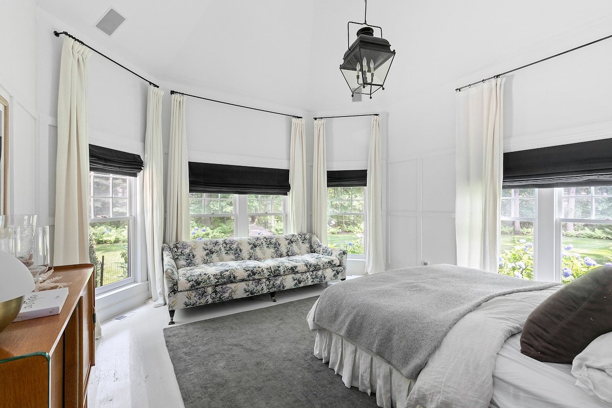 Designer’s Hamptons Stunner gallery image 5