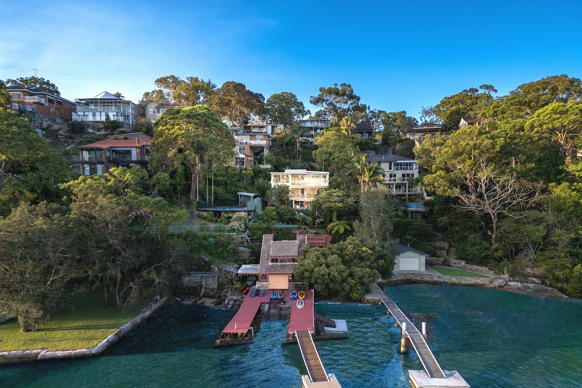 Waterfront Retreat w/ 2 Jetty – Close to Airport gallery image 2