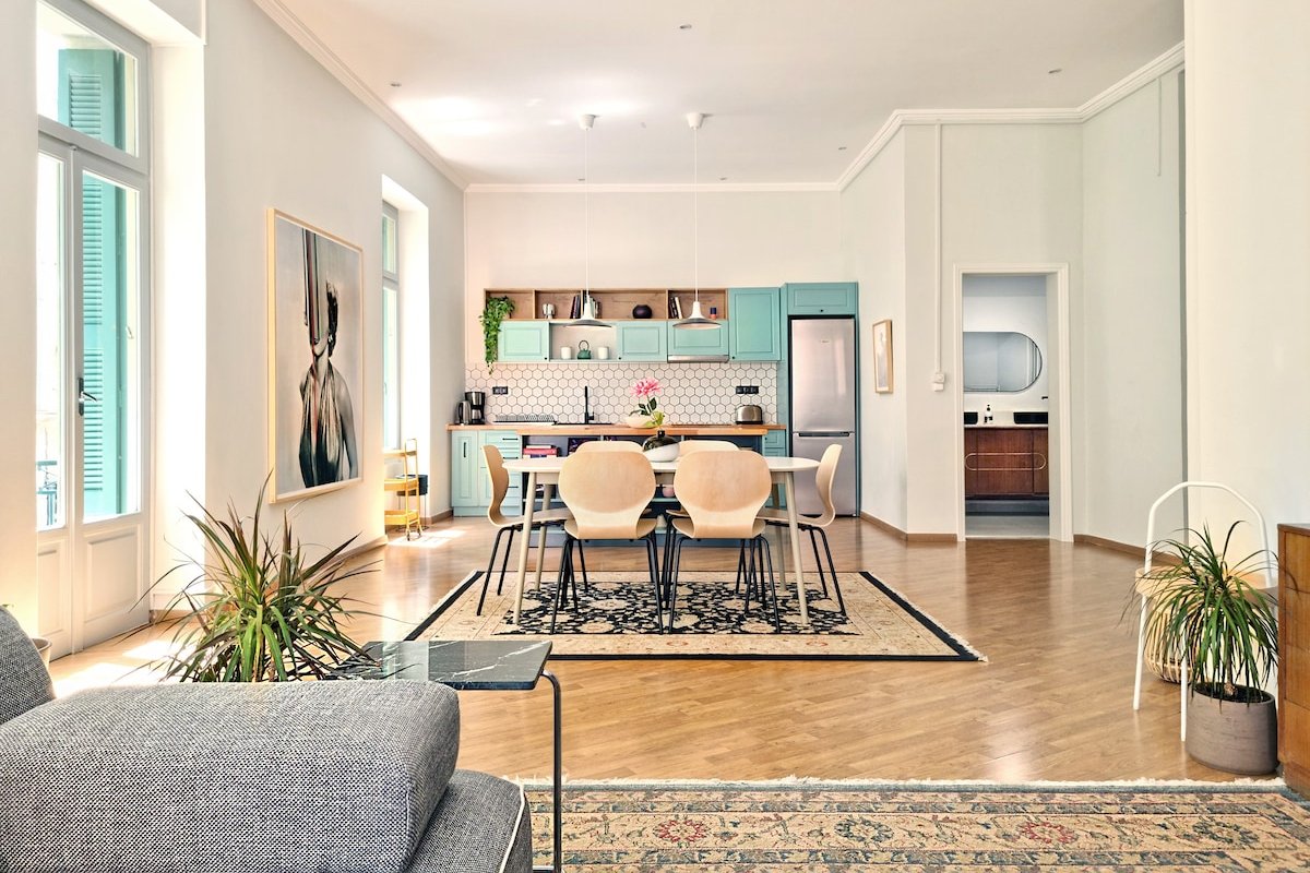 Stylish Neoclassical House in the Heart of Athens gallery image 2