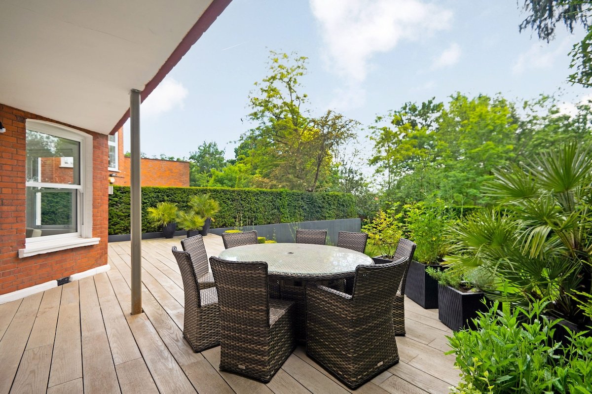 Garden 3 bed Hampstead -by Out of Office Lifestyle gallery image 4