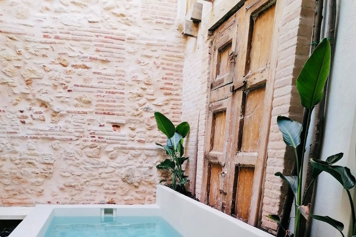 Design house with swimming pool near the sea gallery image 2