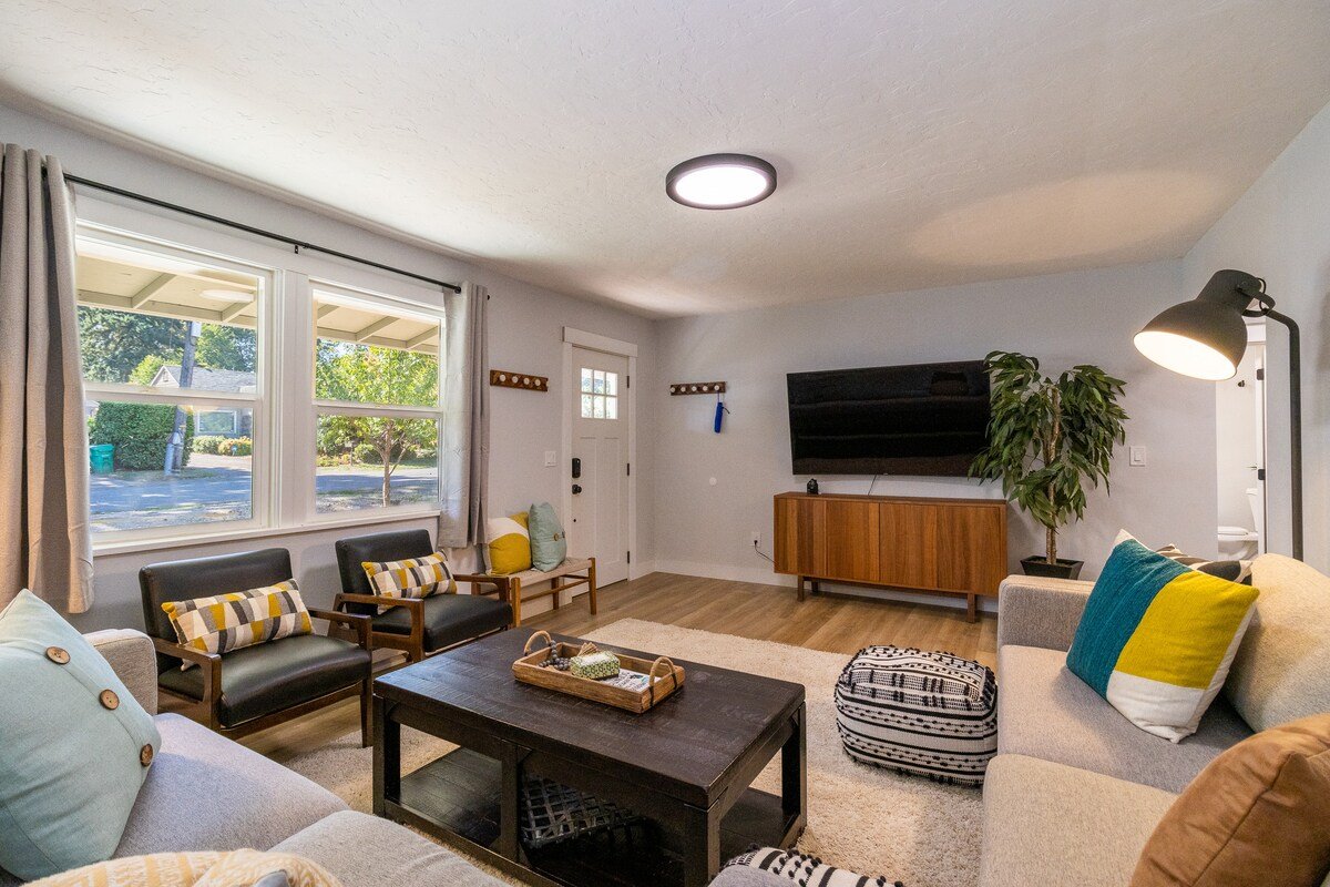 Family + Pet-friendly, sleeps 16 gallery image 4