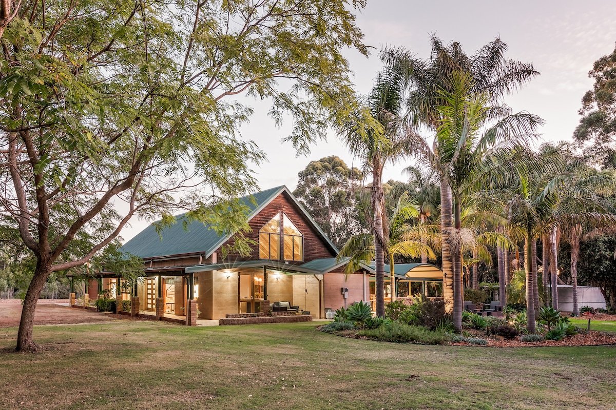 Trinder Retreat—Luxe Nature Escape + Alfresco Bath gallery image 2