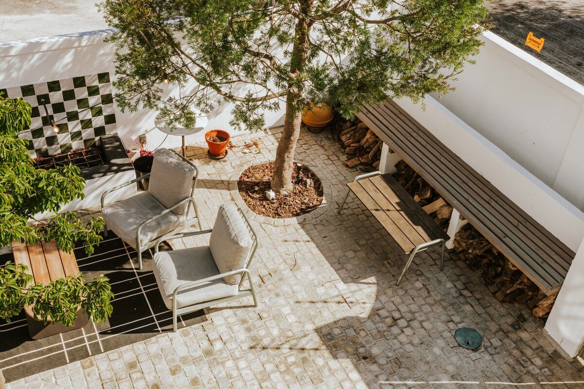 Contemporary family home with pool gallery image 5