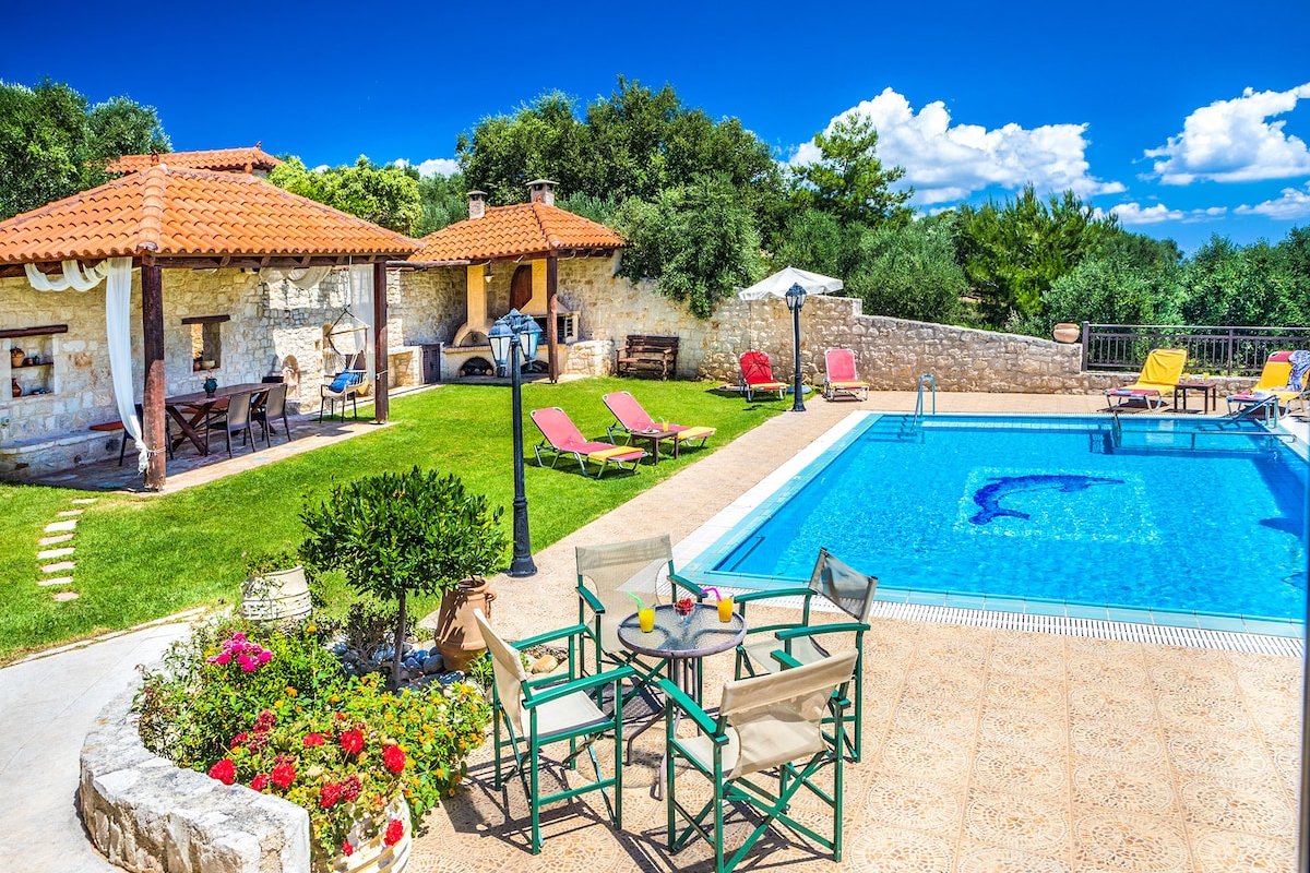 8-Bedroom Estate / 5′ to Beach / 2 Private Pools gallery image 5