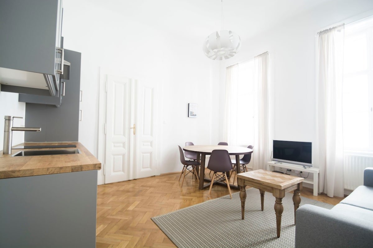 Fabulous City Center Apartment – Apt 23 gallery image 3